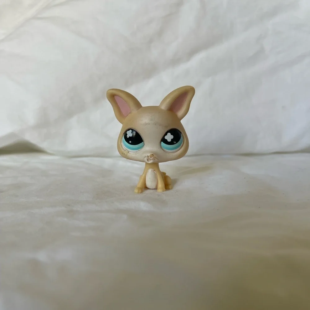 Littlest Pet Shop LPS Cream White CHIHUAHUA #837 Blue Clover EYES Tan Dog Puppy
